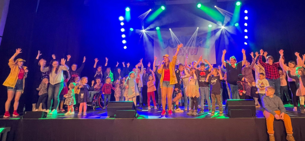 DONIKKL Crew Tourstart 2023 – klein