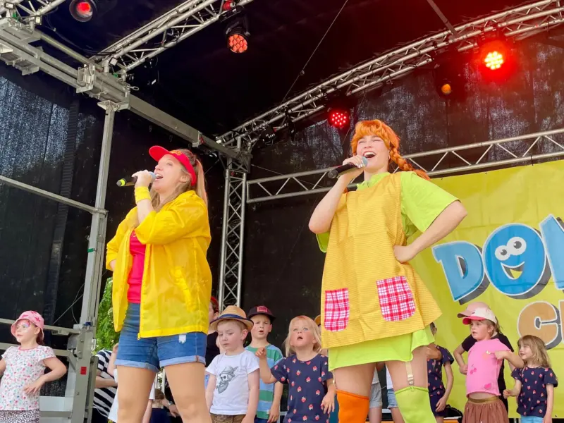 Caro und Pippi Kinderband DONIKKL Crew WEB
