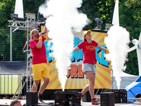DONIKKL Crew beim Mitmach-Kinderkonzert auf einem Firmen- und Familienevent