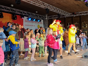 DONIKKL Crew beim Kinderkonzert am Tag der Brandenburger in Berlin