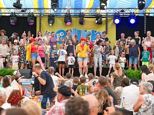 DONIKKL Crew Kinderprogramm auf der Bühne bei der Laurenzi-Messe in Marktheidenfeld