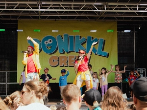 DONIKKL Crew Kinderprogramm auf der Bühne beim WestPark Sommerfest in Ingolstadt