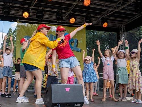 DONIKKL Crew Mitmachkonzert Buehnenspass Mitmachkonzert Bühnenspaß mit der DONIKKL Crew