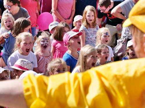 DONIKKL Crew Mitmachkonzert Mitmachlieder Tiger DONIKKL Crew Mitmachlieder Interaktion mit Kindern